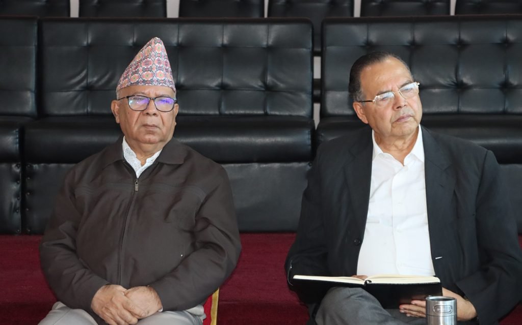 झलनाथ खनालले मागे माधव नेपालको राजीनामा
